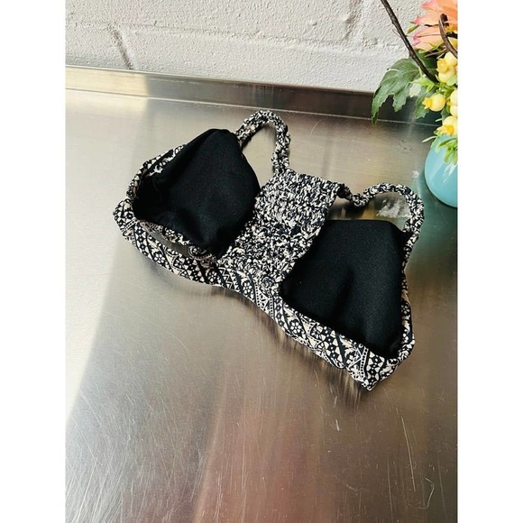 Tilly's Patterned Bikini Top - Picture 3 of 5